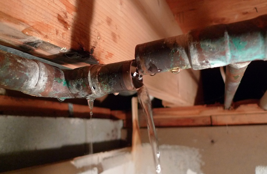 plumbingbrokenpipe